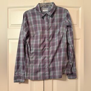 Columbia women’s plaid button down Omni-shade sun protection long sleeve top